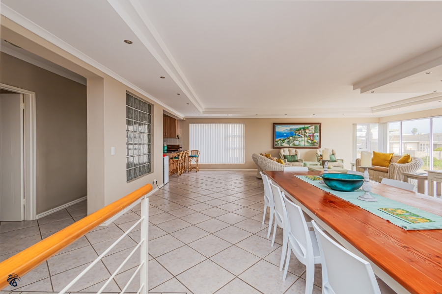 6 Bedroom Property for Sale in Middedorp Western Cape